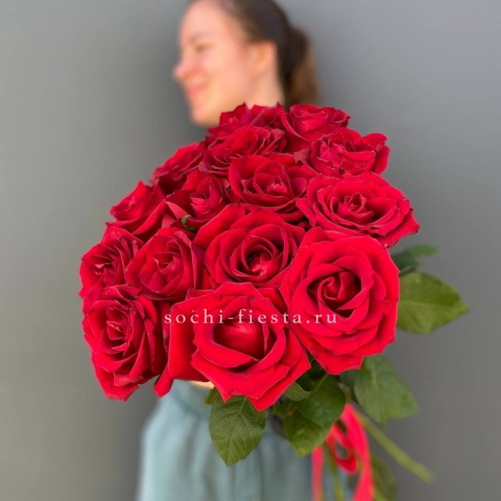 15 красных роз под ленту в Ижевске