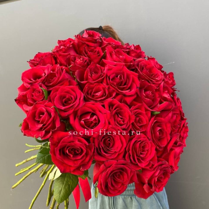 35 красных роз под ленту в Ижевске