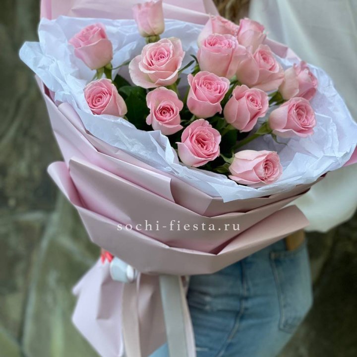 Розовые розы в авторском оформлении в Ижевске