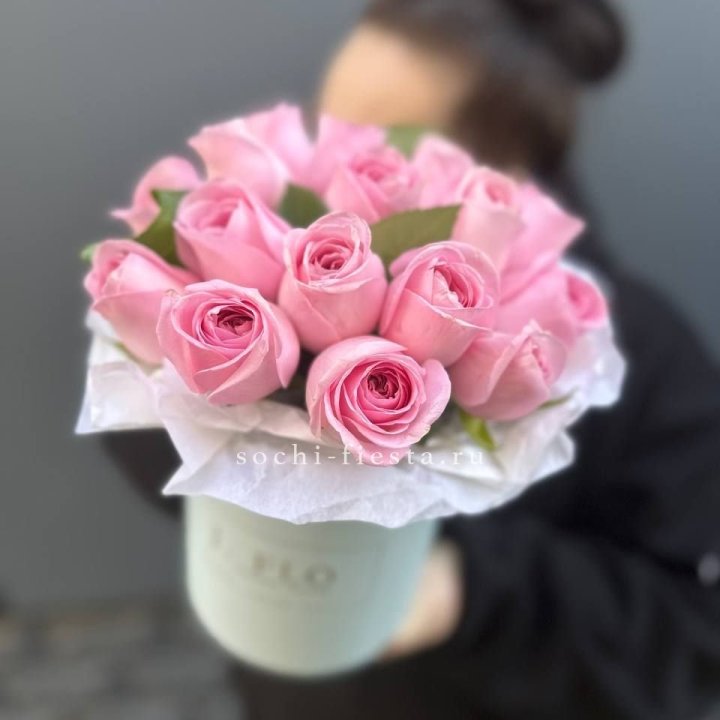 17 розовых роз в цилиндре в Ижевске