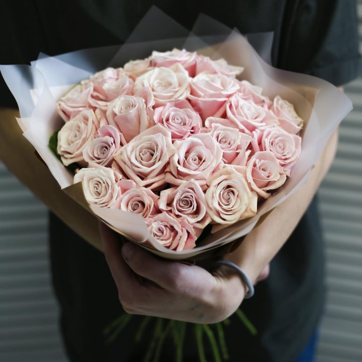 27 кремовых роз в Ижевске