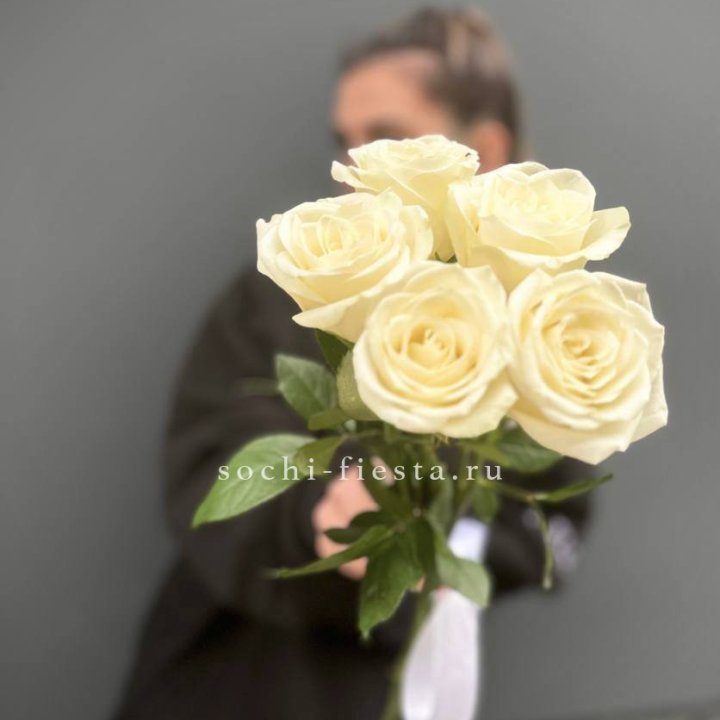 Букет 5 белых роз  в Ижевске