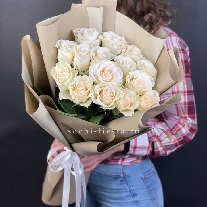 15 белых роз кофе в Ижевске