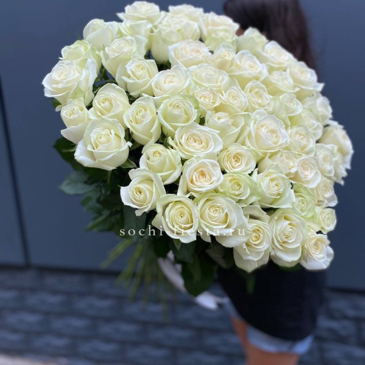 51 белоснежная высокая роза в Ижевске