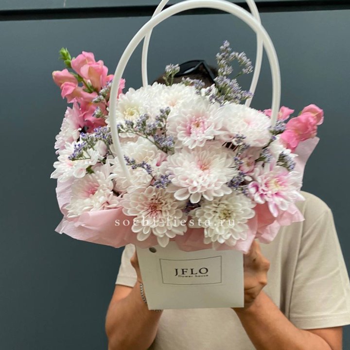 Сумочка из стойких цветов  в Ижевске