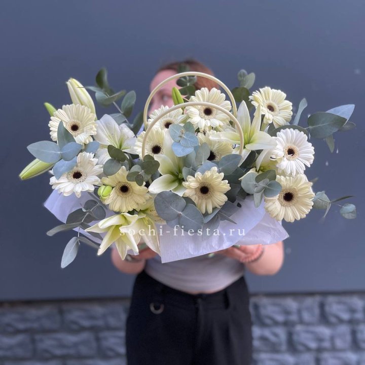 Сумочка лилии и герберы в Ижевске