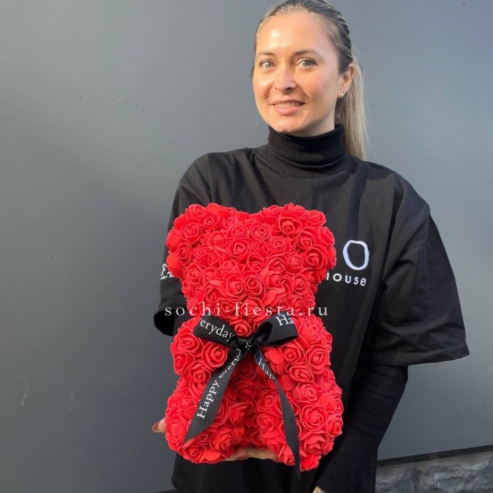 Медведь из роз красный в Ижевске